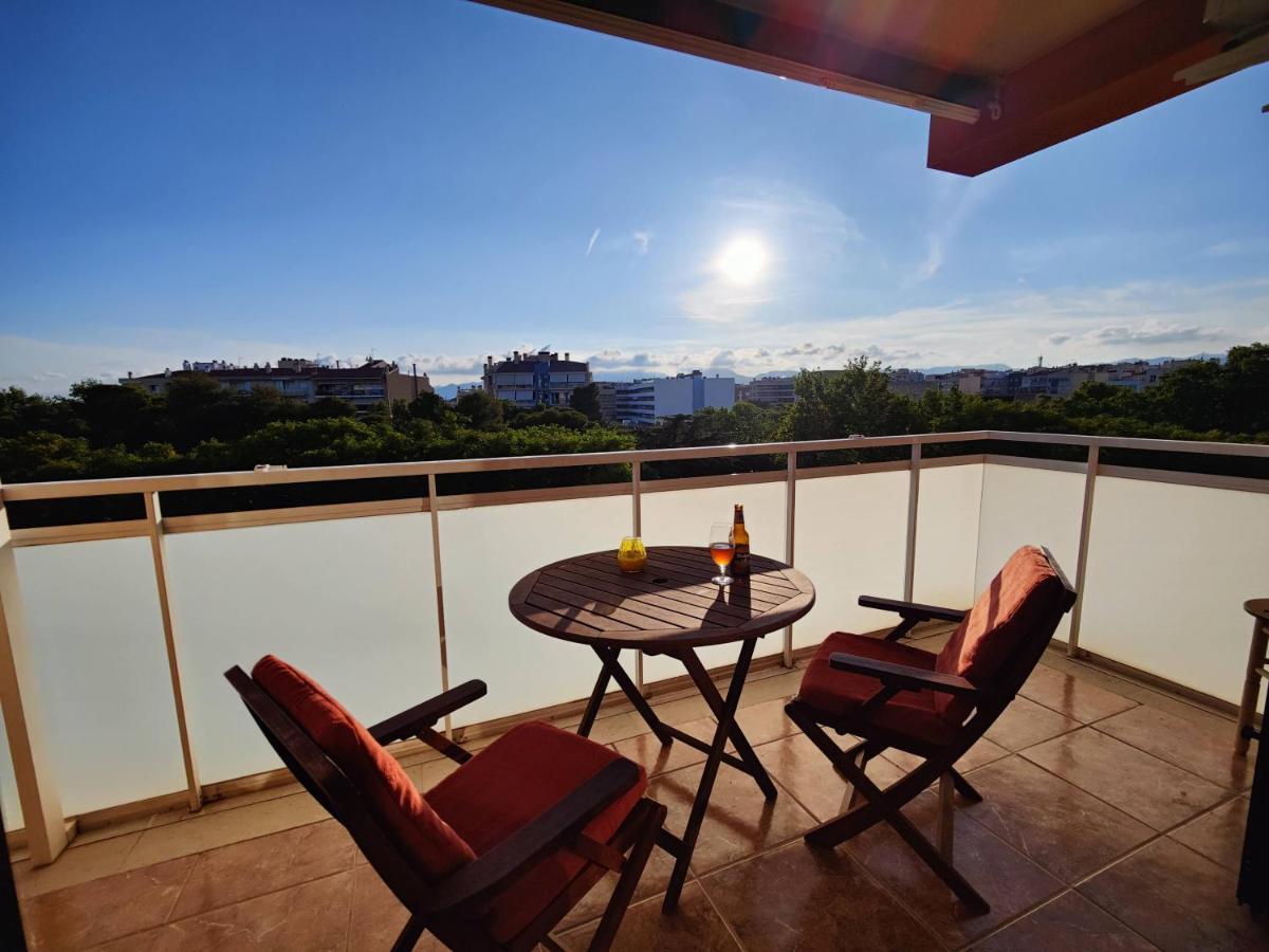 Apartamento Sunny Flat With Balcony And Sea Views Cambrils Exterior foto