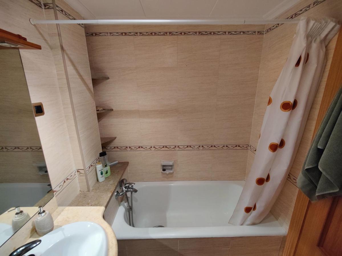 Apartamento Sunny Flat With Balcony And Sea Views Cambrils Exterior foto