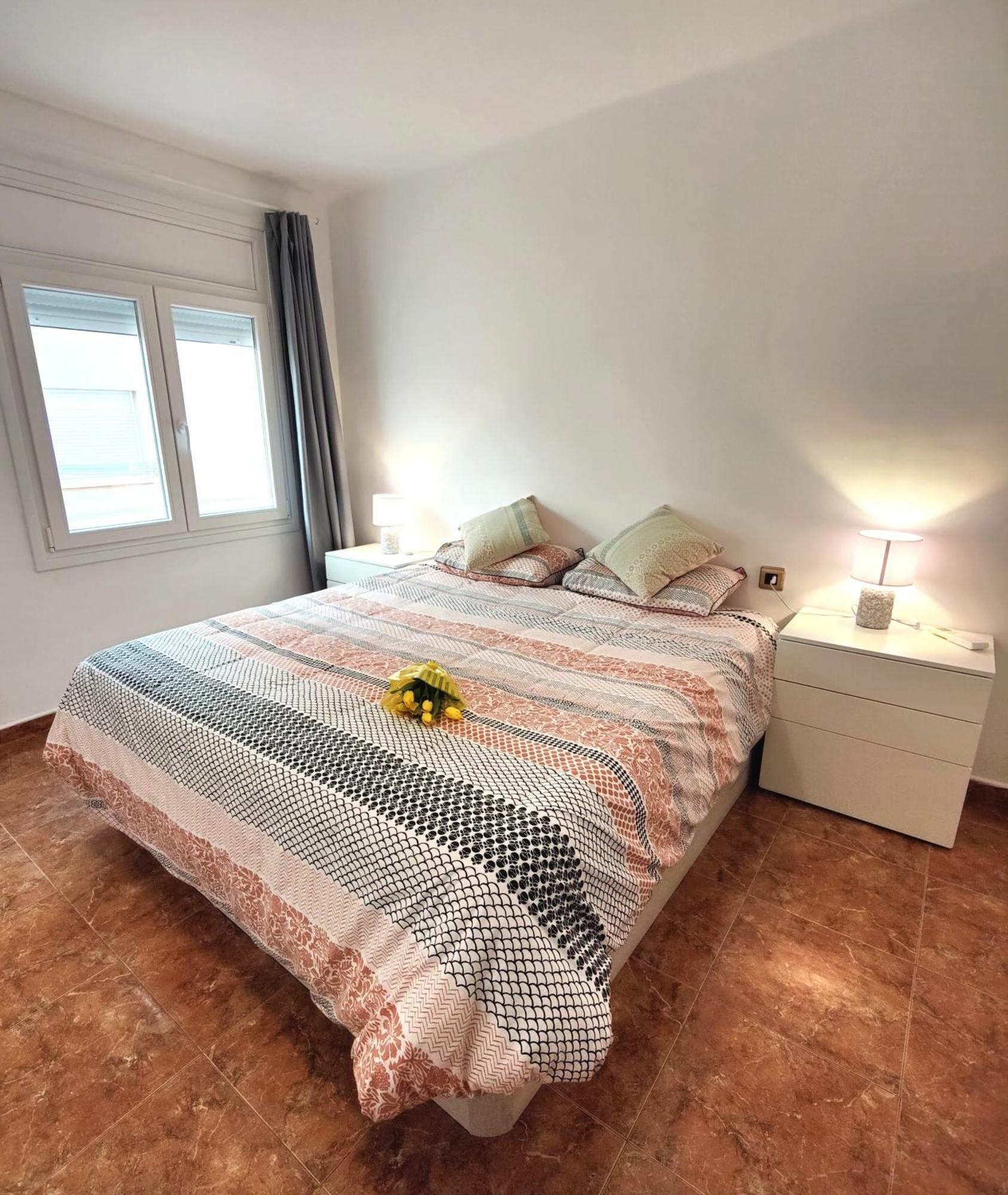 Apartamento Sunny Flat With Balcony And Sea Views Cambrils Exterior foto